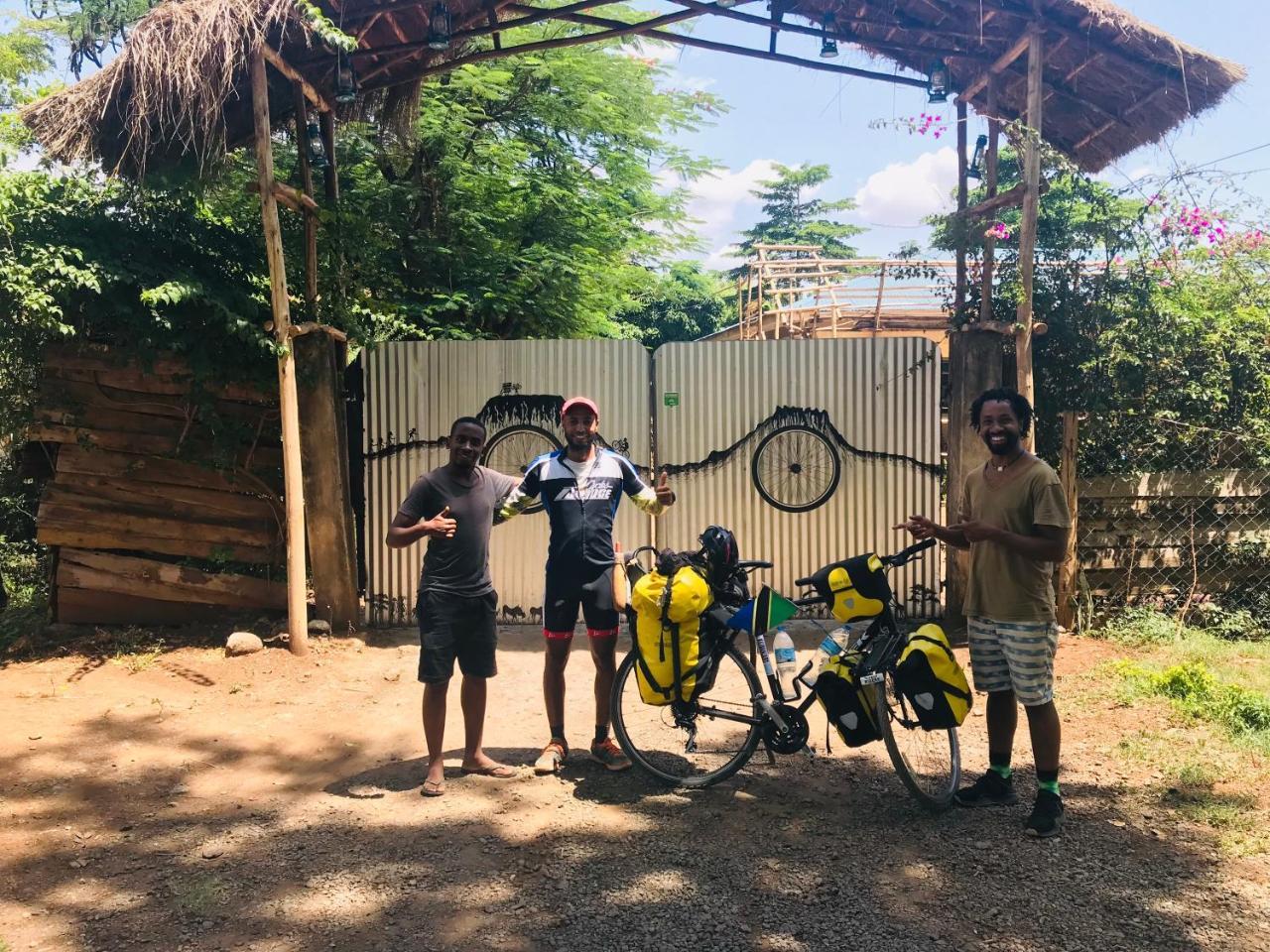 Mountain Bikes House Hostel Moshi Exterior photo